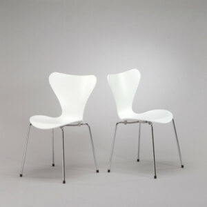 Stoel SERIE7 wit